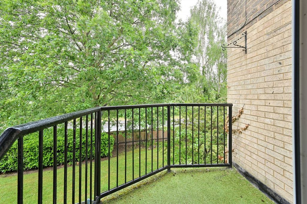 Additional image 11 of 2 bed flat to rentRaphael Drive, Watford WD24