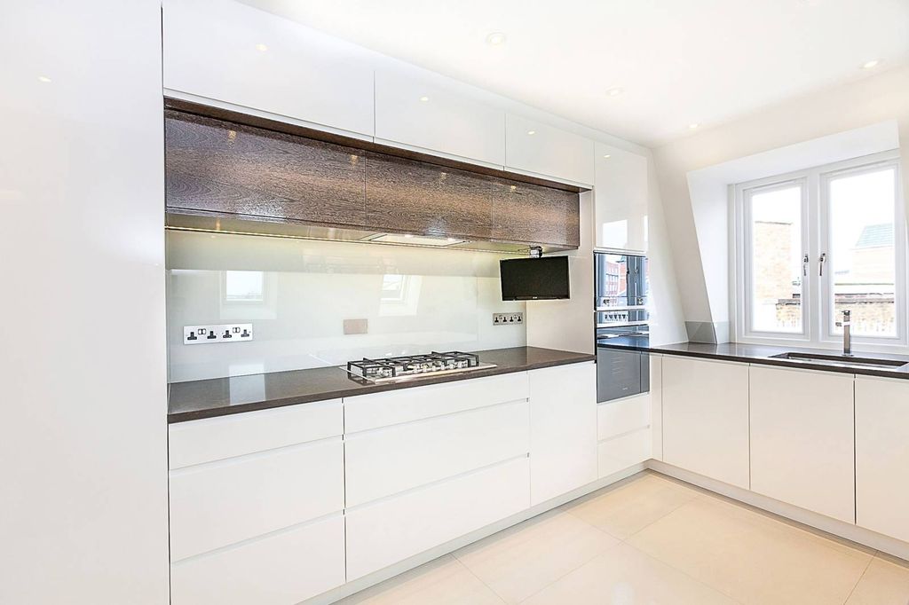 Property photo 3 of 77
