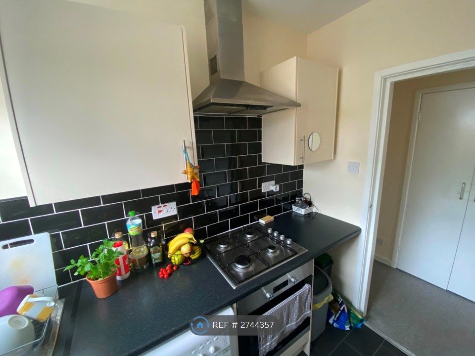 Property photo 2 of 11 Modern Kitchen With All Major Appliances