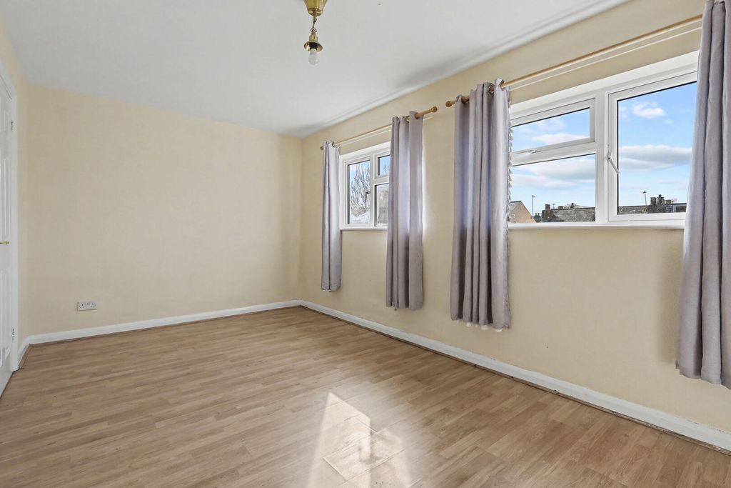 Property photo 3 of 19 Bedroom