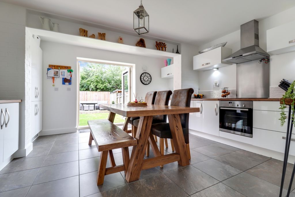 Property photo 3 of 27 3- Rob Hammond Ewemove Pontefract