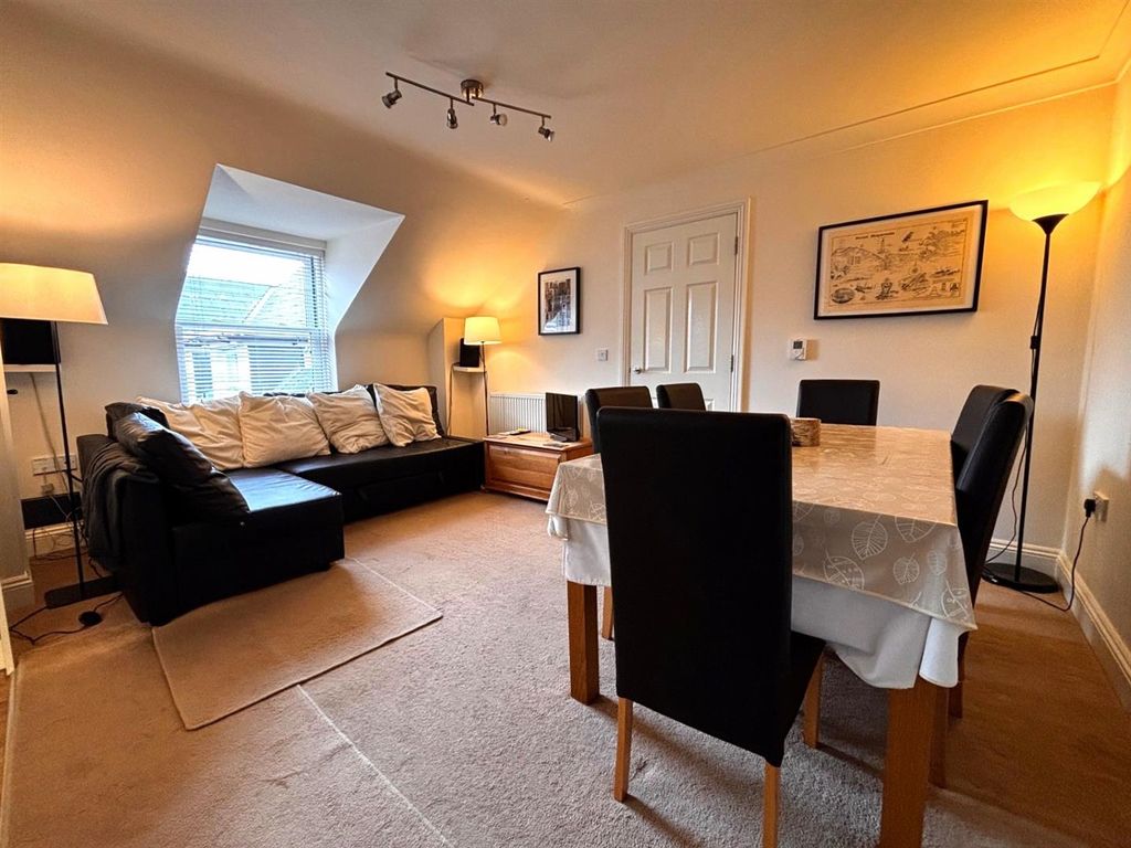 Property photo 2 of 9 4312 Lounge.Jpg