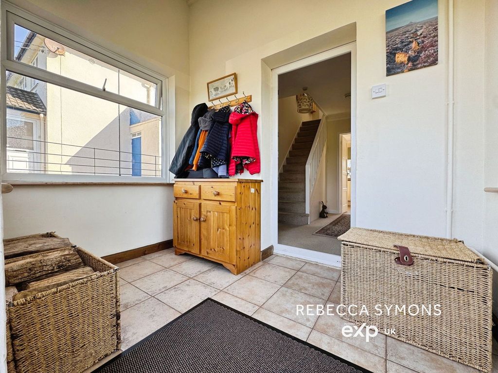 Property photo 2 of 37