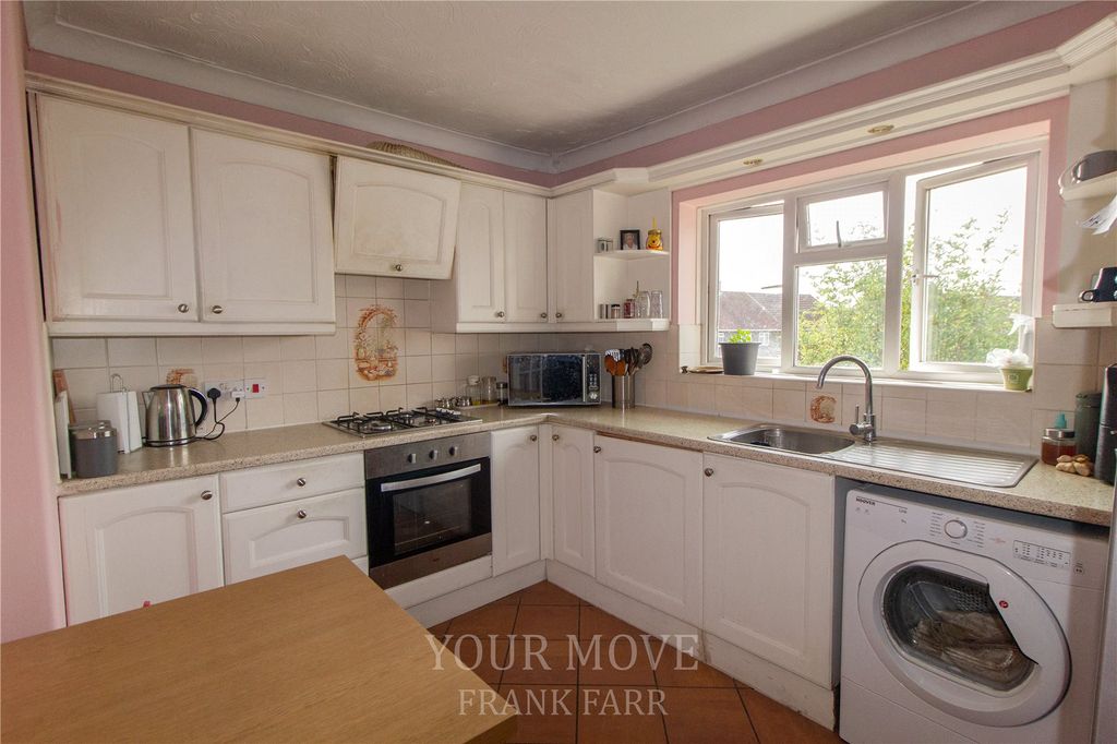 Property photo 3 of 8 Kitchen