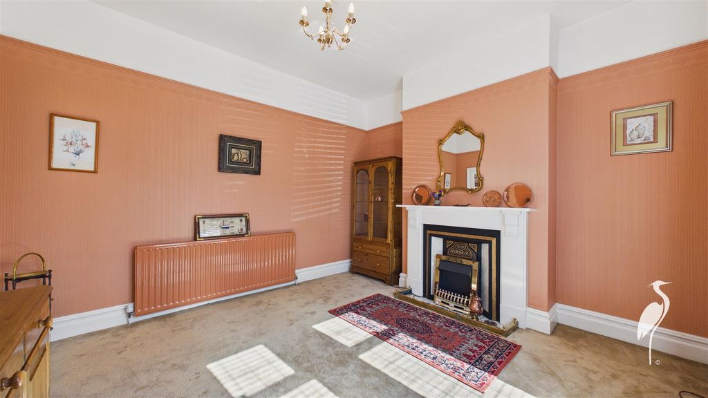 Property photo 3 of 27 Lounge