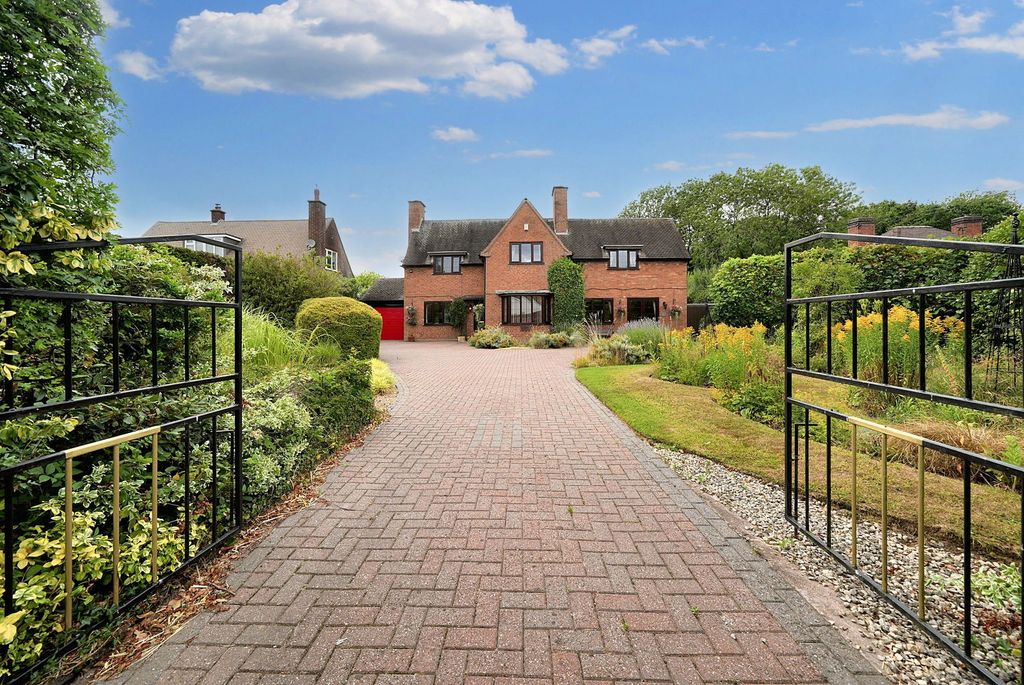 Property photo 2 of 35