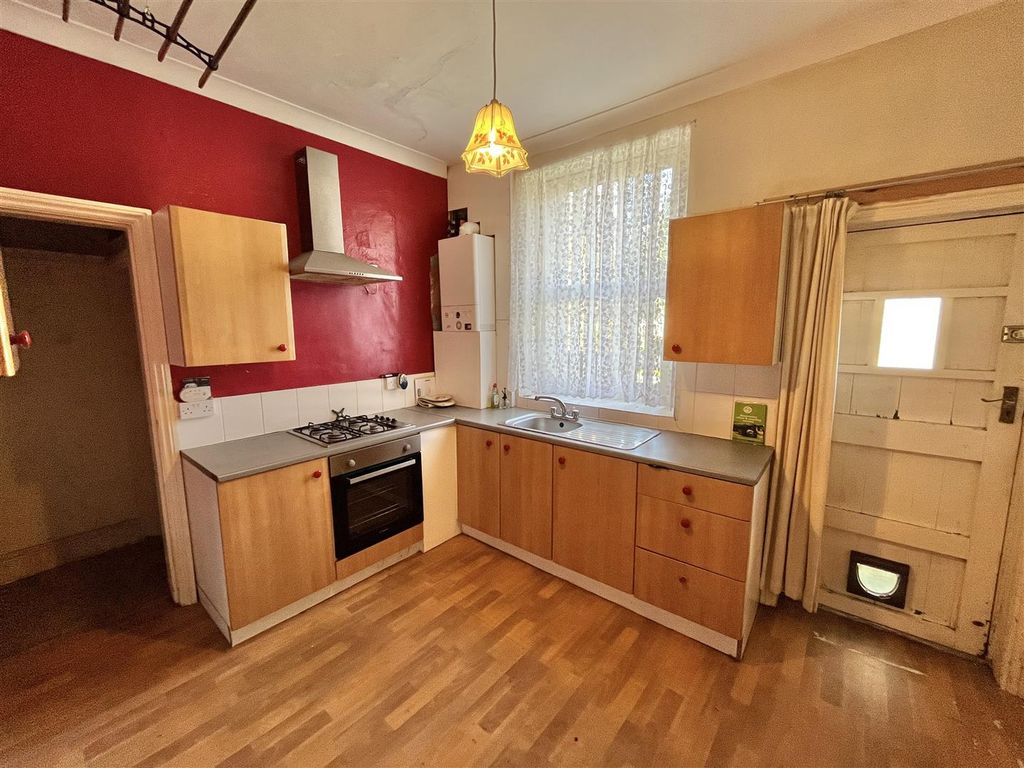 Property photo 3 of 7 Dining Kitchen
