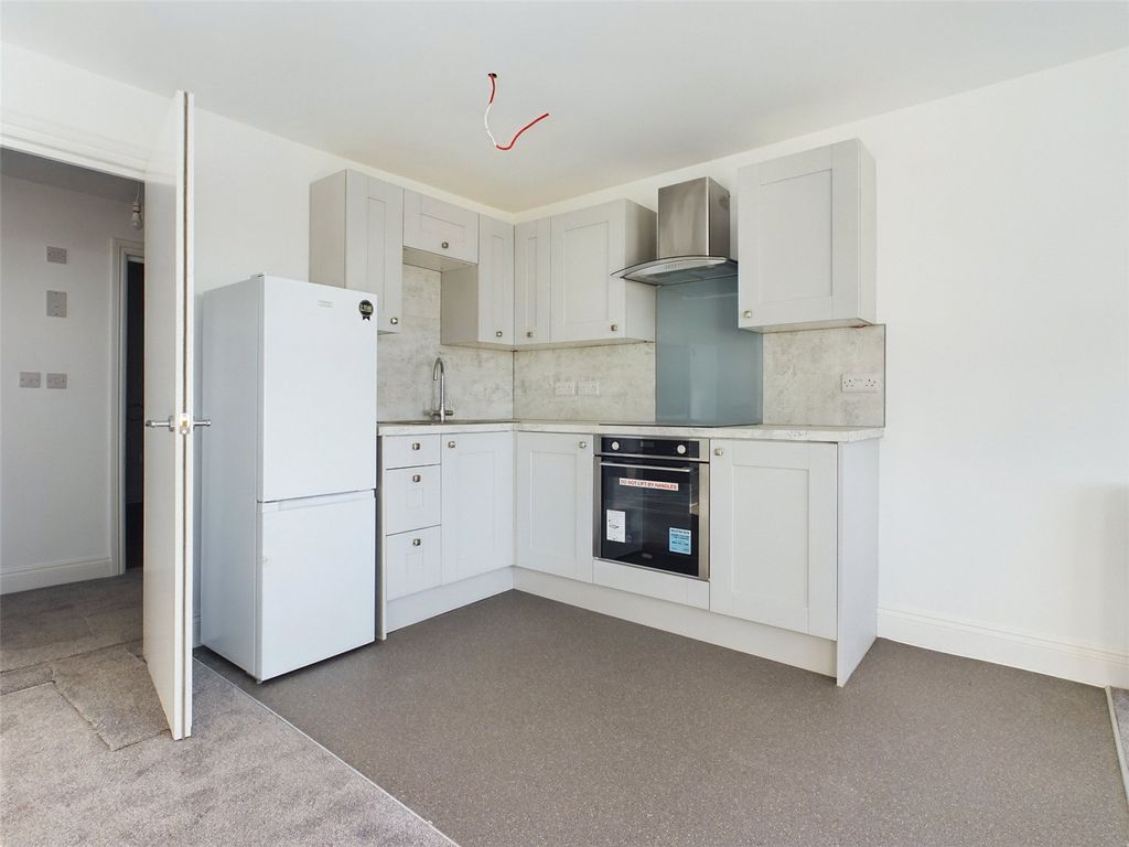 Property photo 2 of 12 Flat To Rent