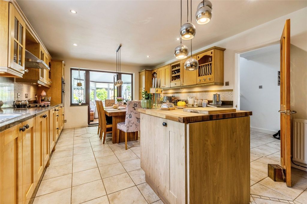 Property photo 3 of 21 Kitchen