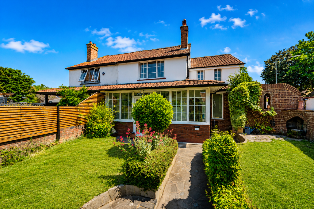 Property photo 1 of 18 3Ef1Bc6B-82A1-4525-B1Fa-9Eba337B7543