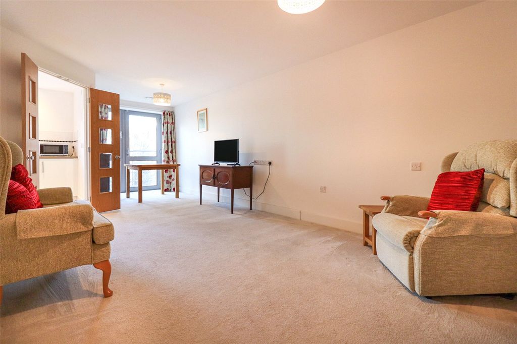 Property photo 3 of 11 Picture No. 12