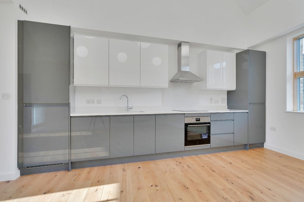 Property photo 2 of 17 Picture No. 01