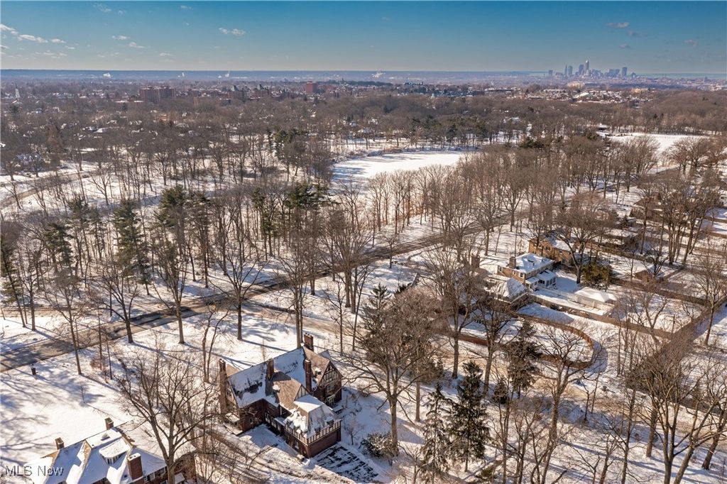 Property photo 3 of 42