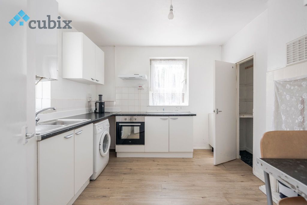 Property photo 2 of 33