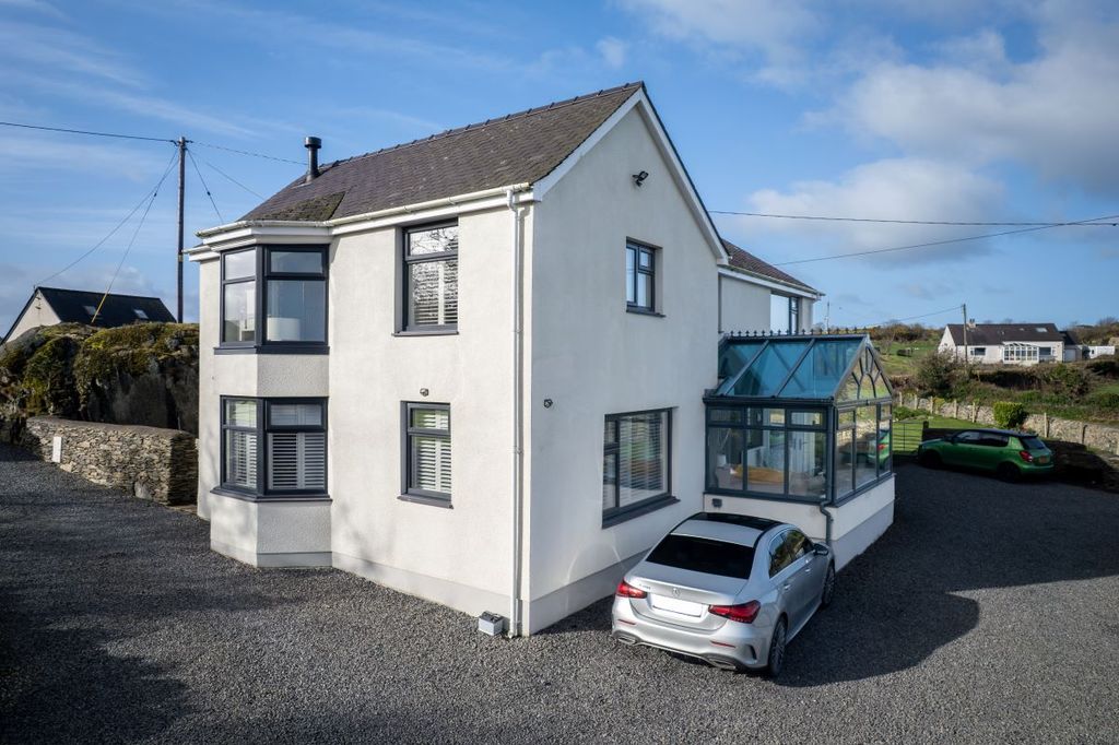 Property photo 3 of 106