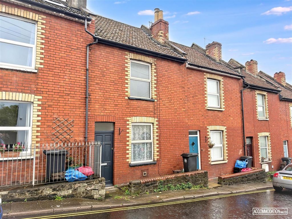 Property photo 3 of 16 Charming Red Brick Terraced House...