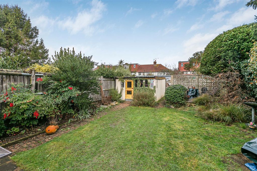 Property photo 2 of 25