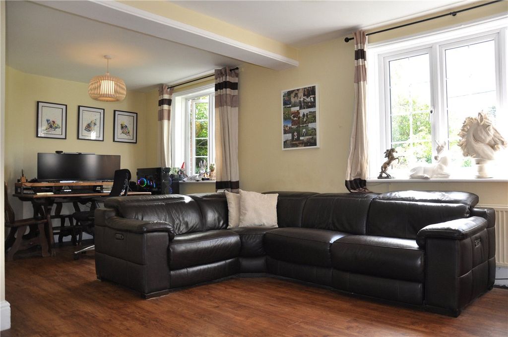 Property photo 2 of 8 Picture No. 01