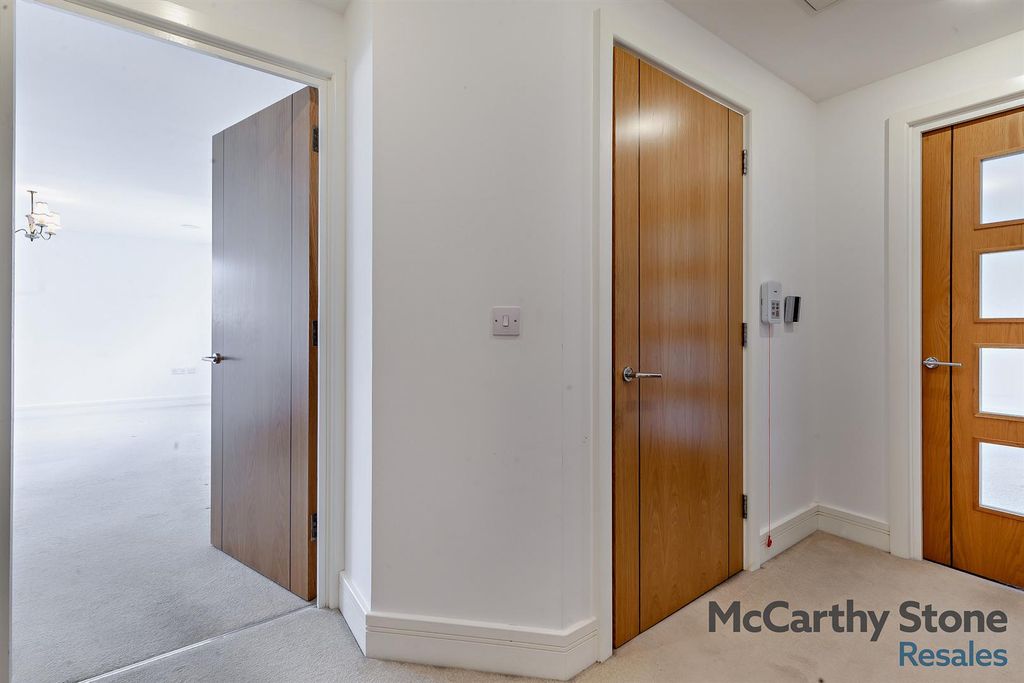 Property photo 3 of 20 8649678-Interior12-800.Jpg