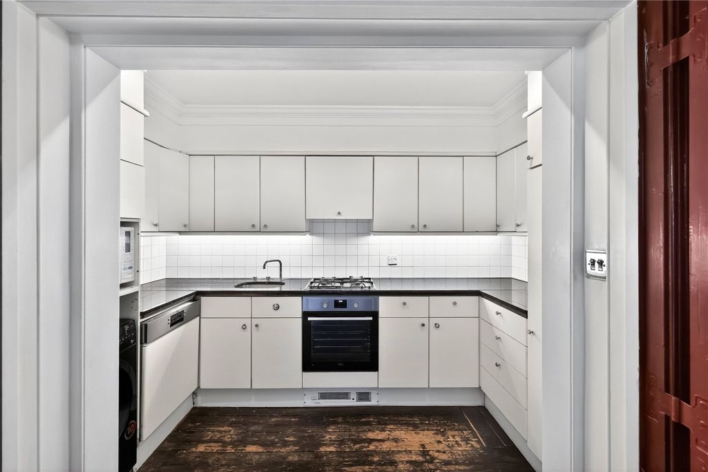 Property photo 3 of 20 Kitchen