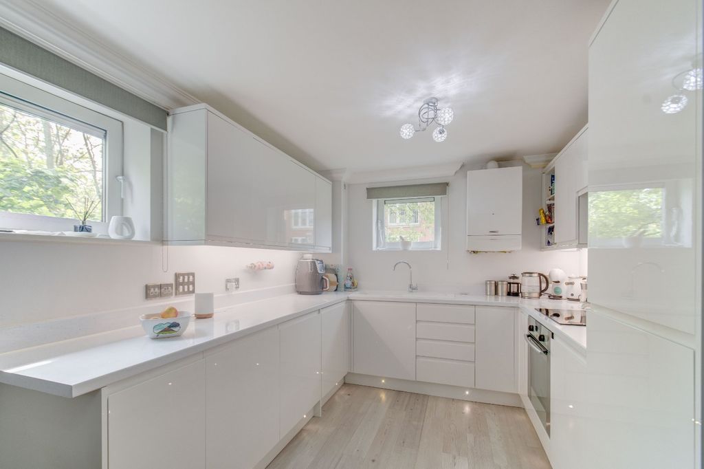 Property photo 2 of 15 Picture No. 12