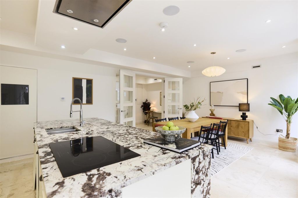 Property photo 3 of 12 Third Image