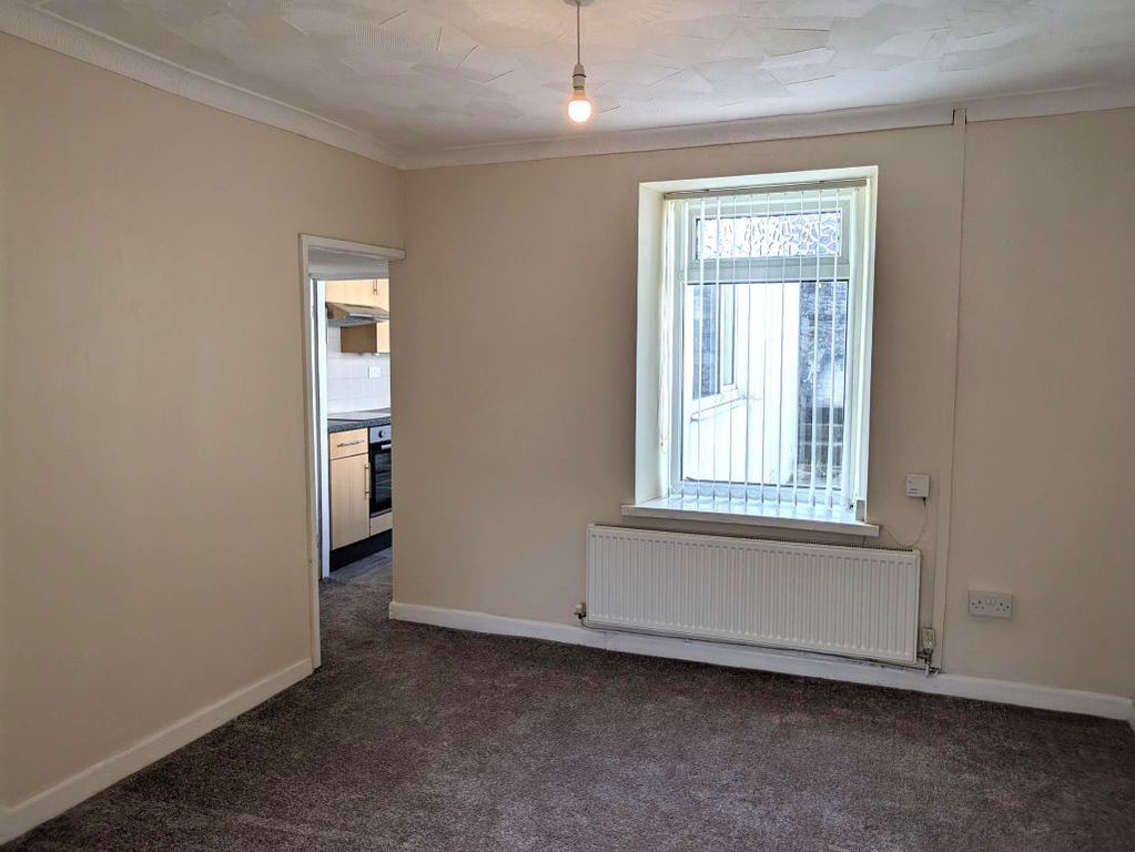 Property photo 3 of 8 Dining Room
