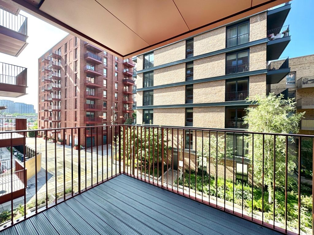 Property photo 1 of 7 Two Bedroom Flat For Sale