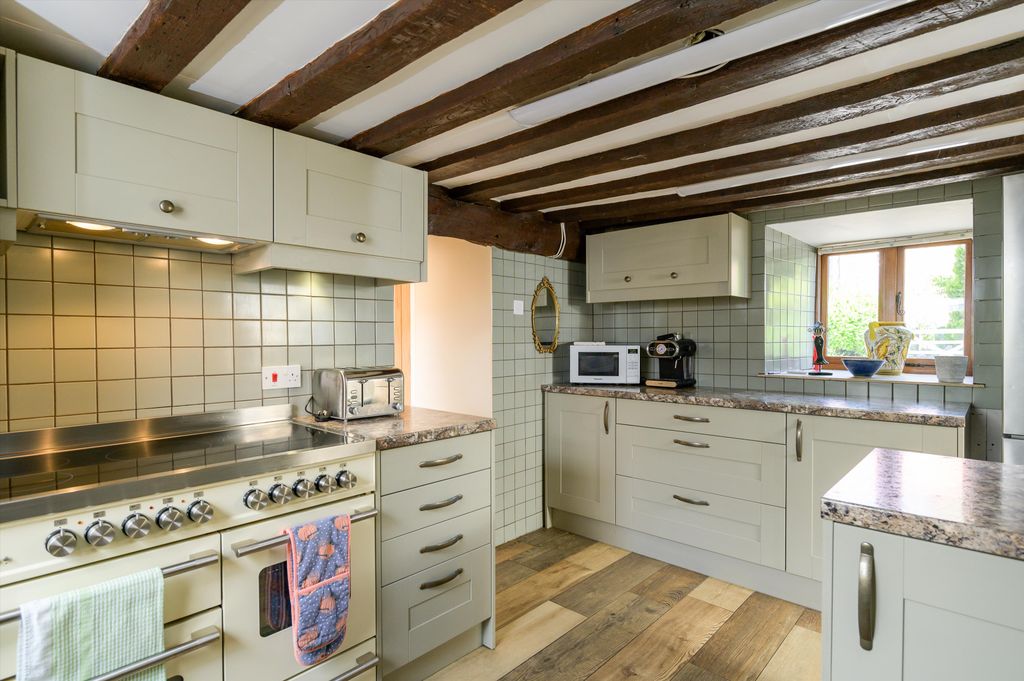 Property photo 3 of 18 Image