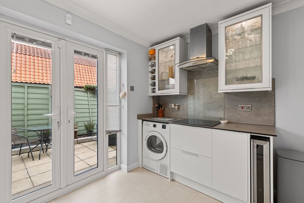 Property photo 3 of 25