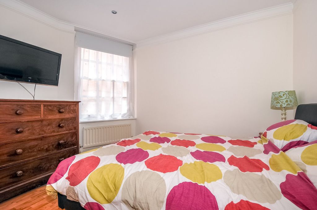 Property photo 3 of 6 Bedroom