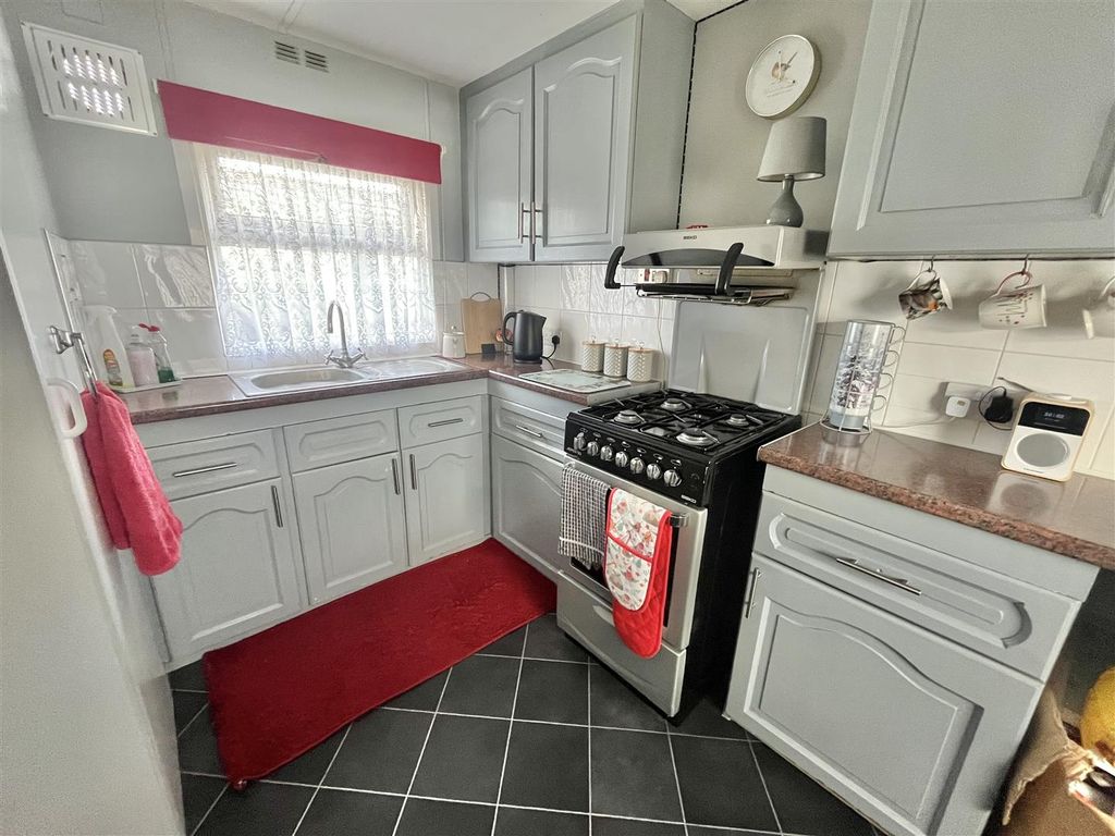 Property photo 2 of 8 Kitchen