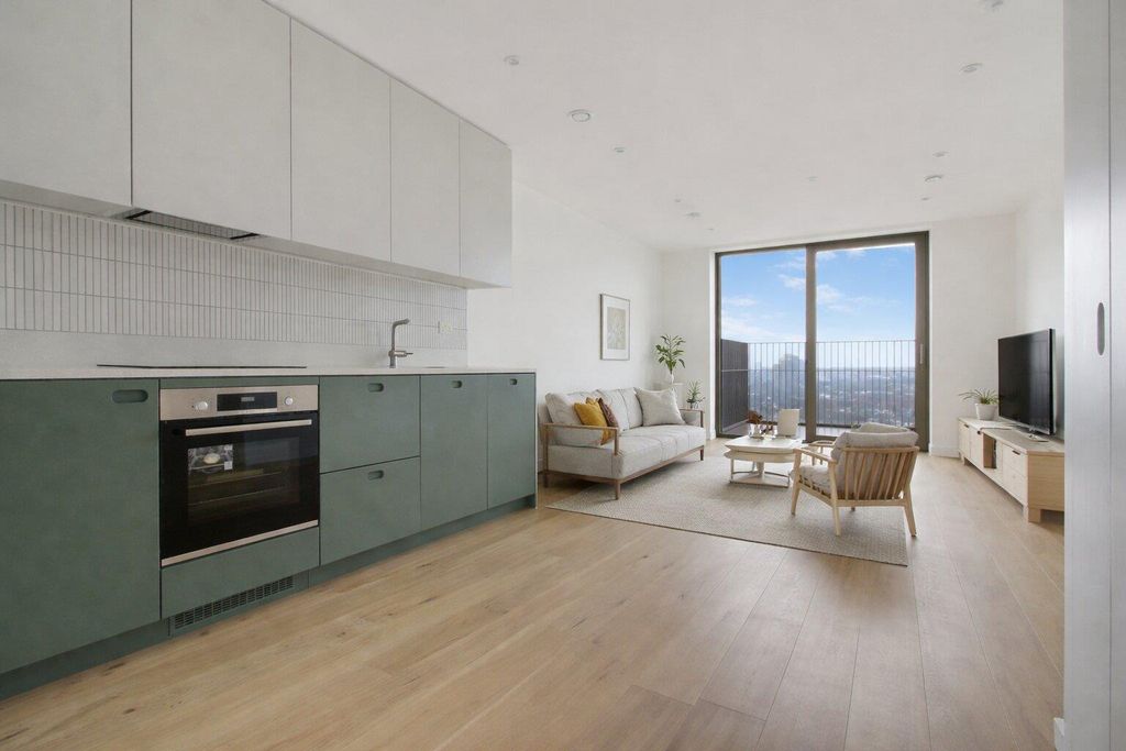 Property photo 1 of 11 Wayne & Silver