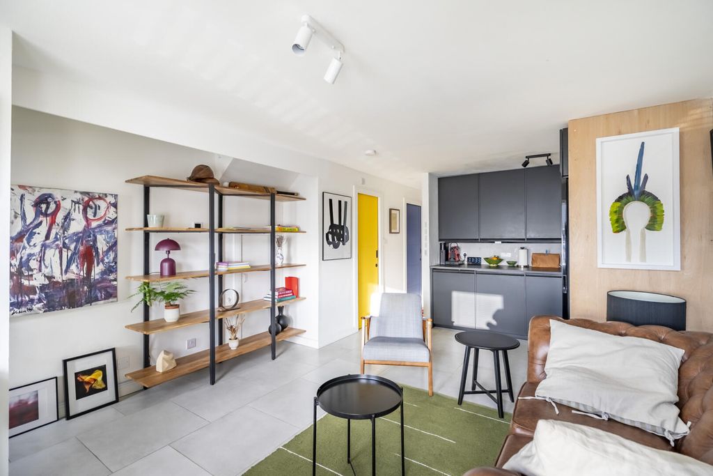 Property photo 3 of 15 Living Room