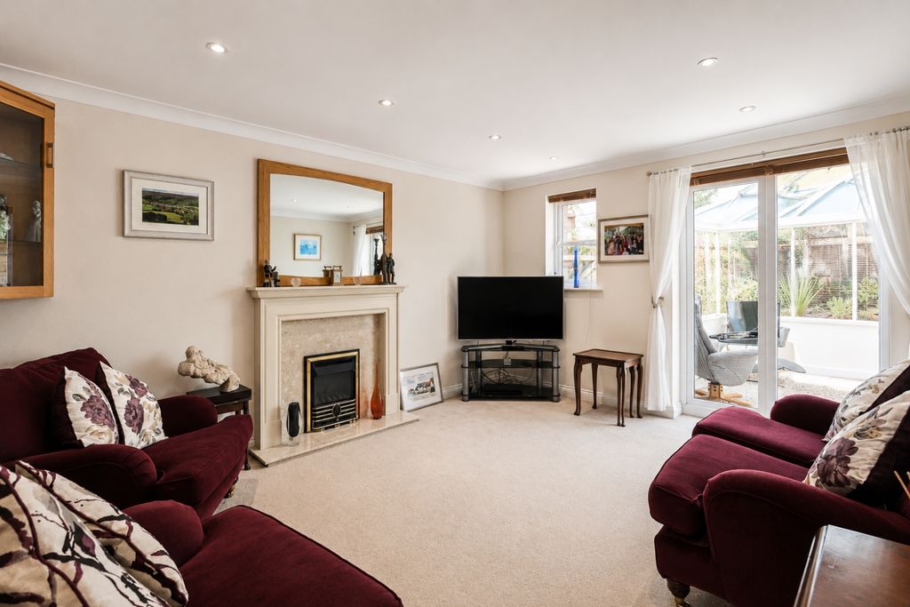 Property photo 3 of 21 D7B45B93-2Af5-49C9-B6B2-F6EE2C7F47Be