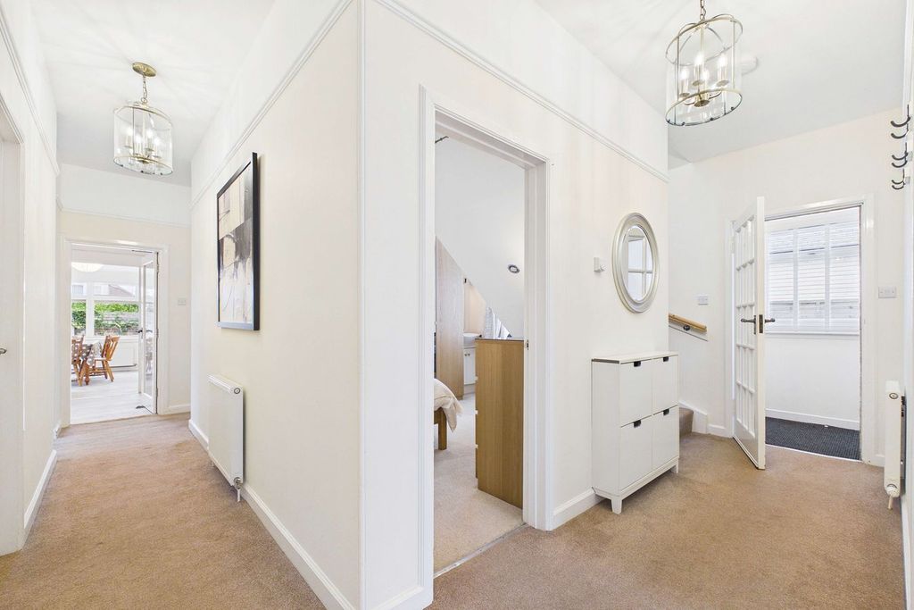 Property photo 2 of 32