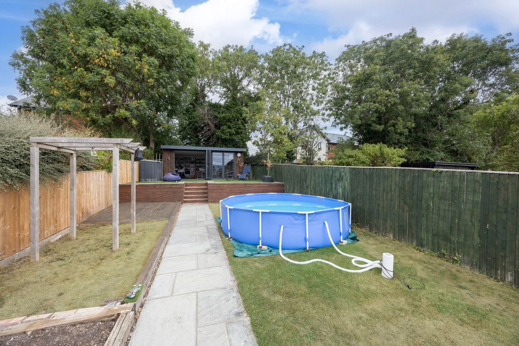 Property photo 3 of 25