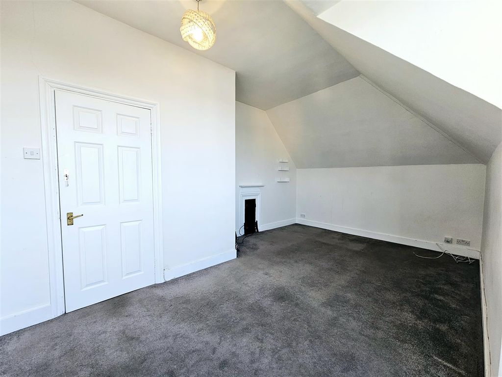 Property photo 3 of 6 Lounge