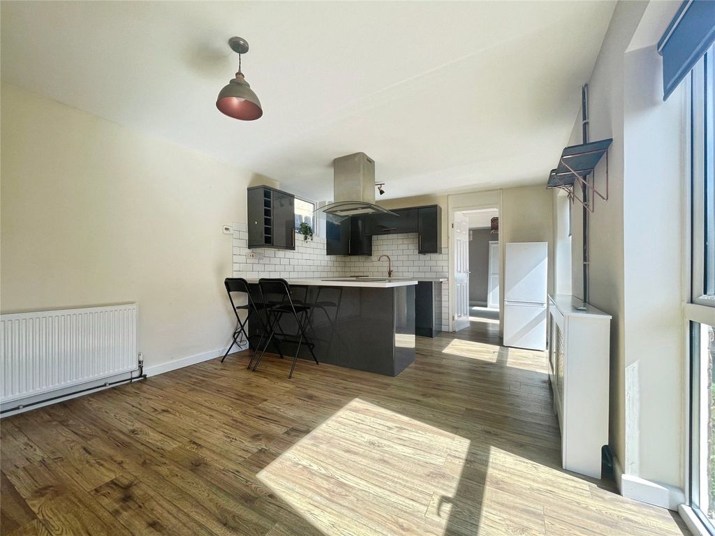 Property photo 2 of 9 Picture No. 19