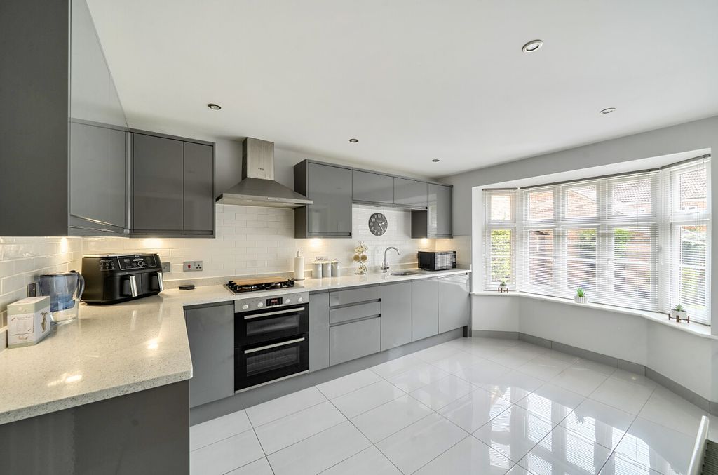 Property photo 2 of 14 147717446A3159F0Cdf0F