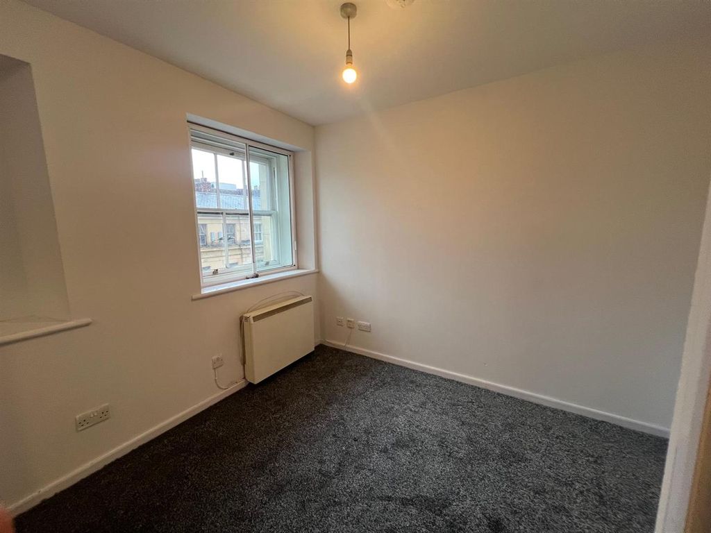 Property photo 3 of 4 Lounge .Jpg