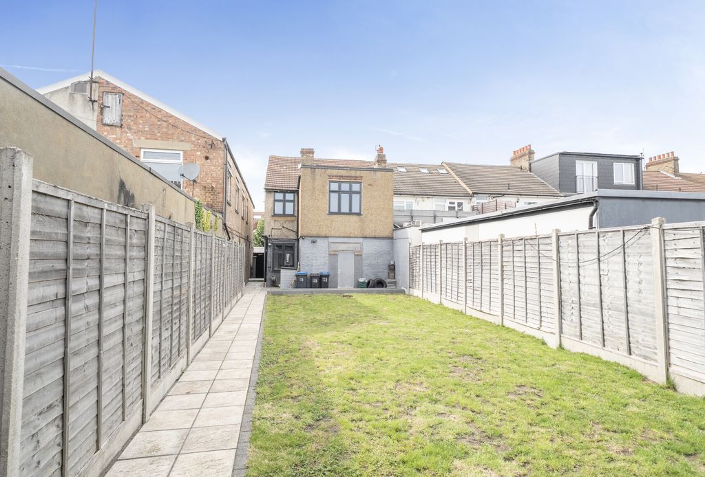 Property photo 2 of 17 1480092-3-6A30F5F...