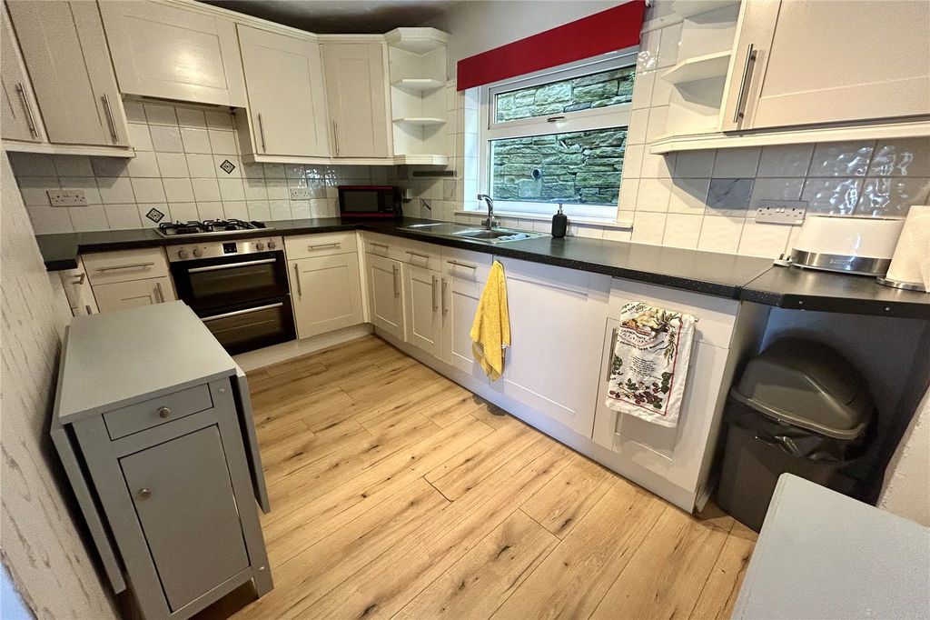Property photo 3 of 14 Kitchen