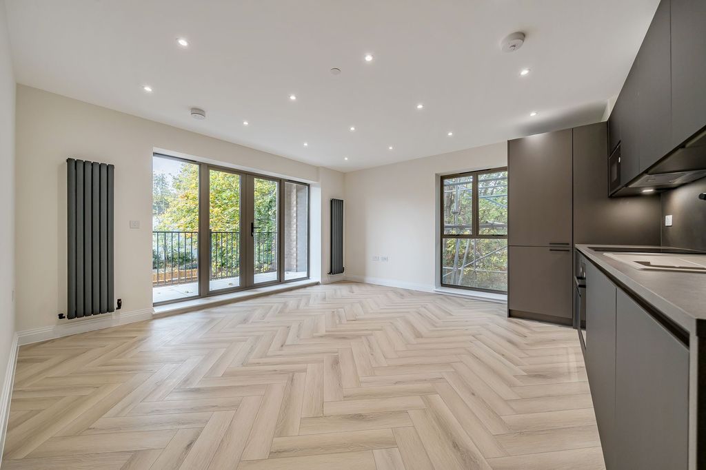 Property photo 2 of 20