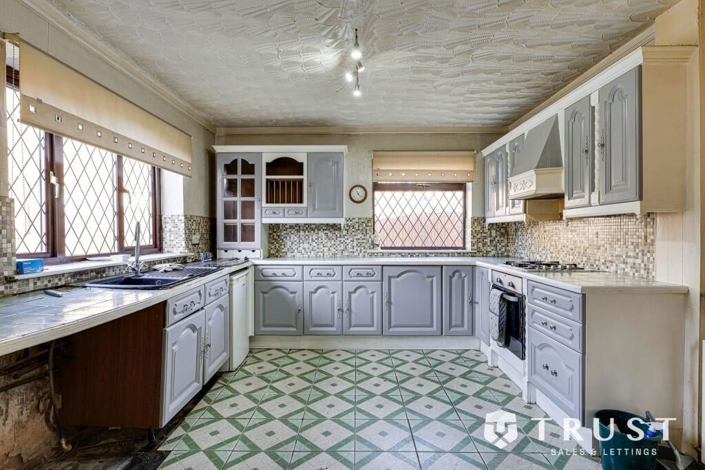 Property photo 3 of 23