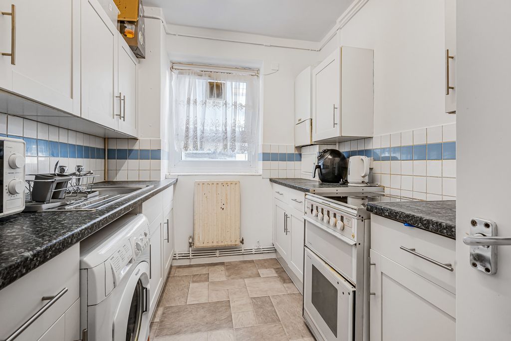 Property photo 3 of 18 Kitchen