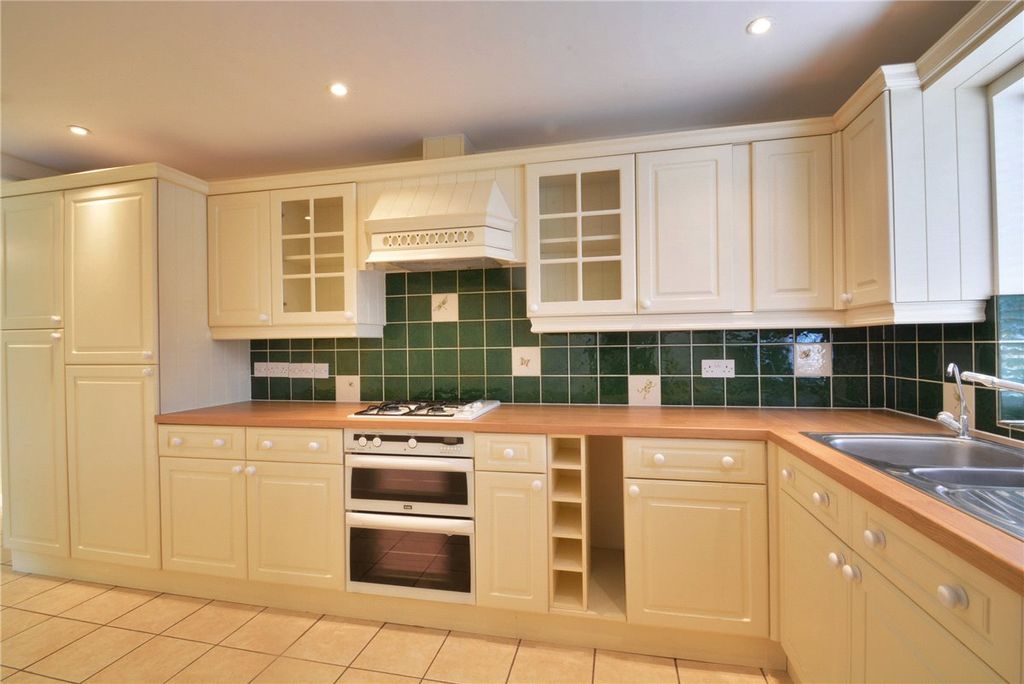 Property photo 2 of 16 Kitchen