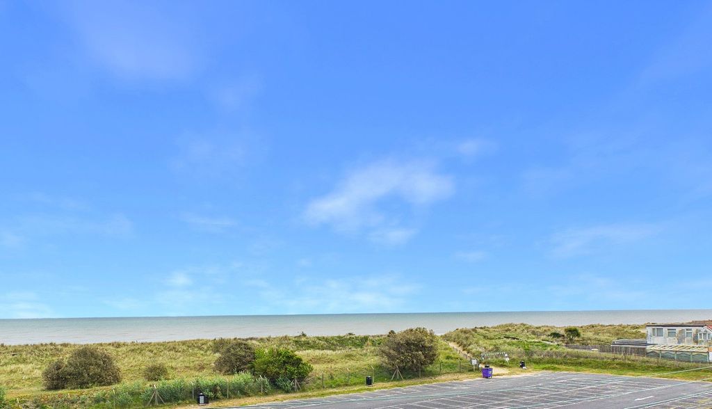 Property photo 2 of 24 Sea View