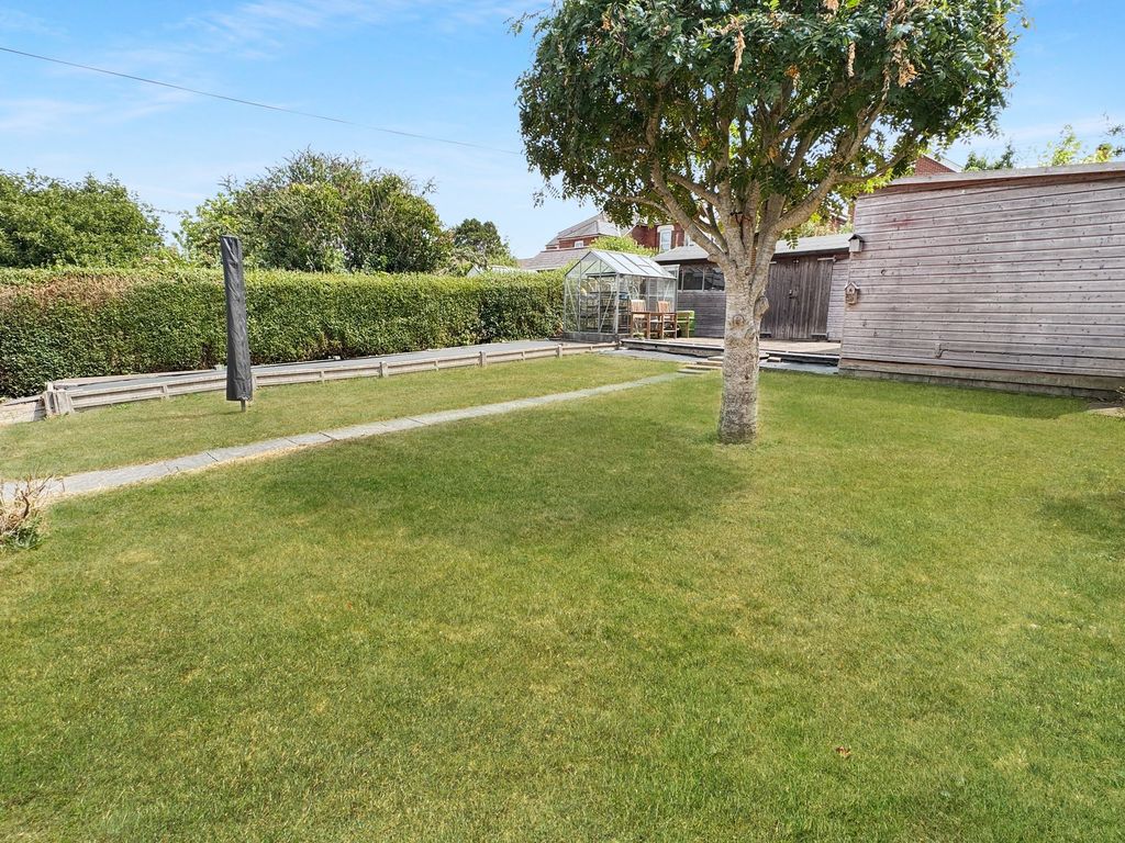 Property photo 2 of 21