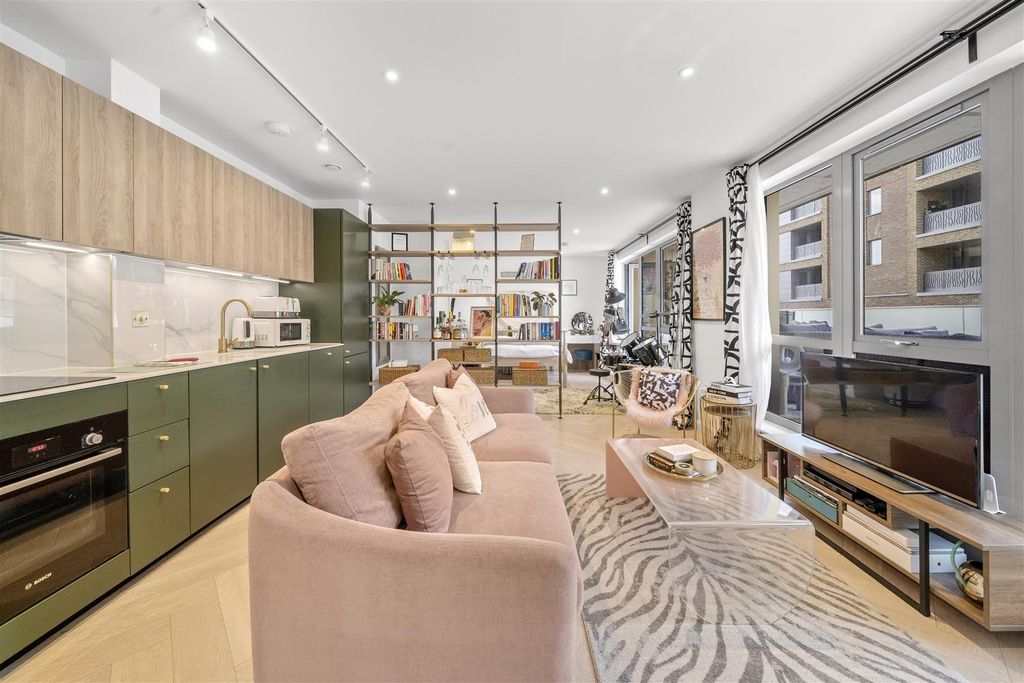 Property photo 1 of 17